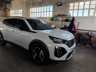 Peugeot 2008 automático blanco, vista delantera izquierda